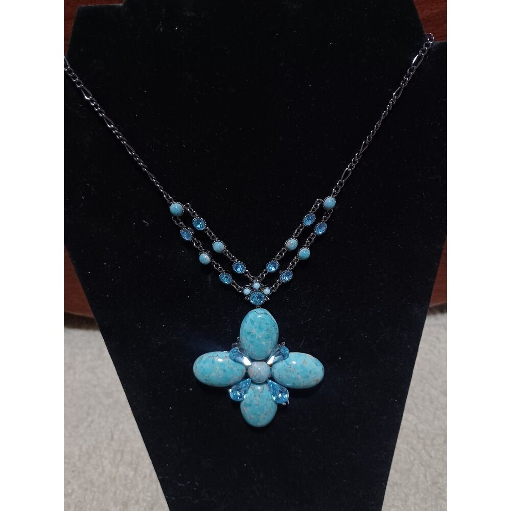 PRIDE OF FASHION JEWELRY Silver-Toned Necklace w/ Floral Pendant , 16 - Picture 1 of 4